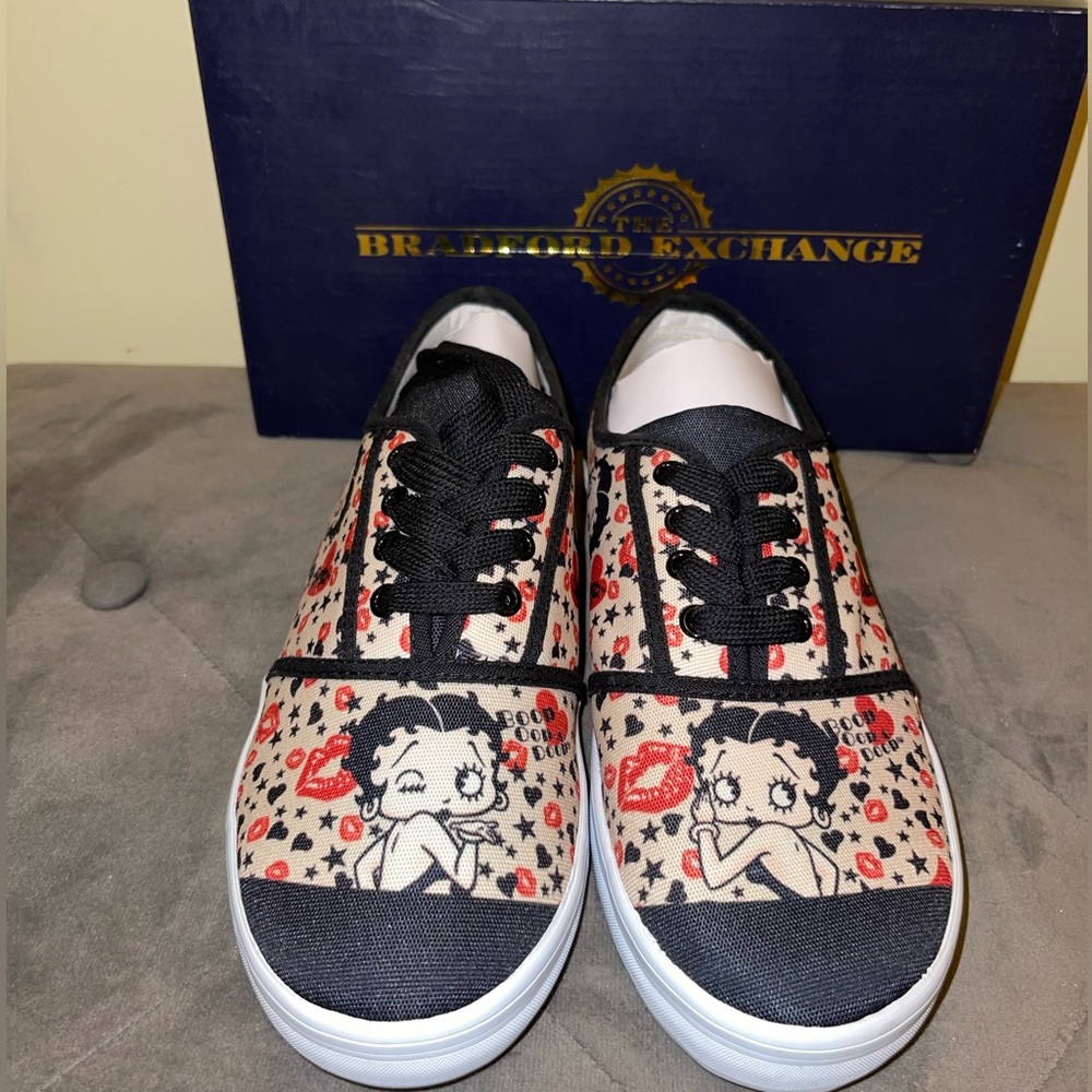 Bradford exchange Betty Boop Sneakers Retro Art
